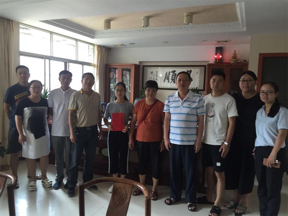 福建易順建筑工程有限公司2017年第一屆：“金秋助學(xué)，學(xué)子圓夢，誠信你我，感恩社會(huì)”