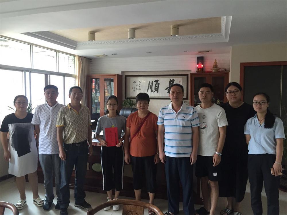 福建易順建筑工程有限公司2017年第一屆：“金秋助學(xué)，學(xué)子圓夢，誠信你我，感恩社會(huì)”