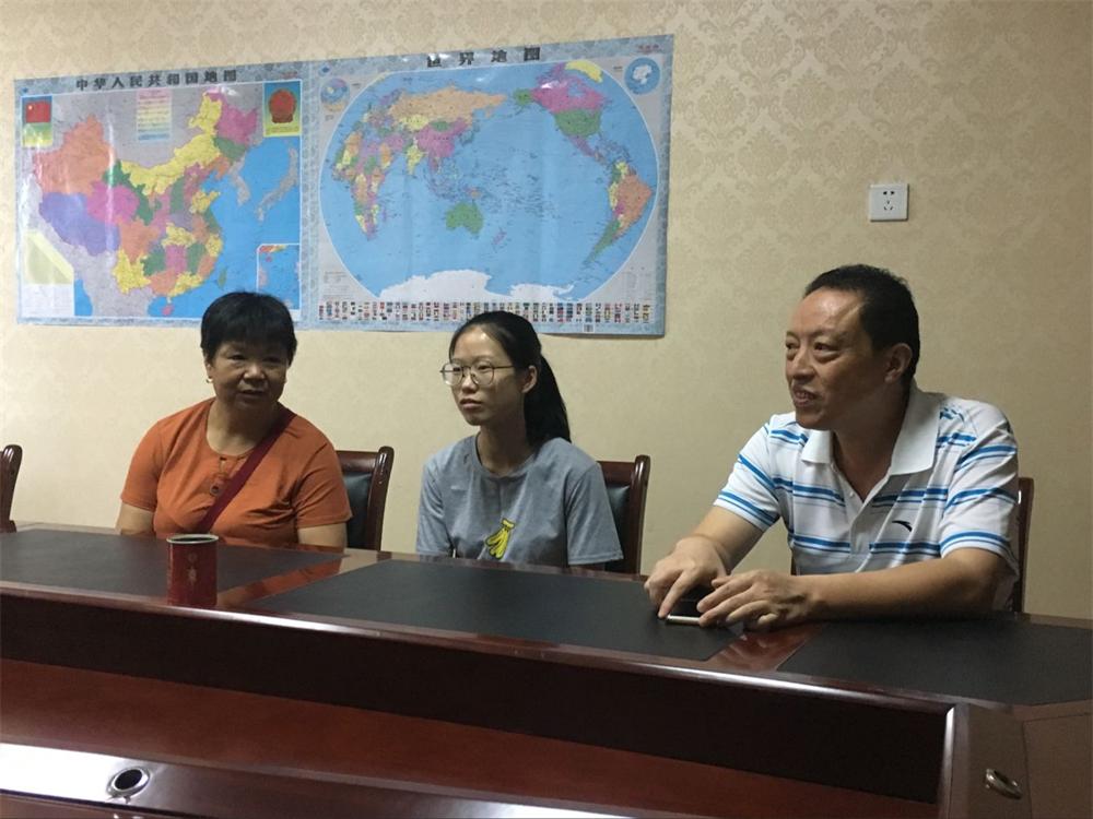 福建易順建筑工程有限公司2017年第一屆：“金秋助學(xué)，學(xué)子圓夢，誠信你我，感恩社會(huì)”